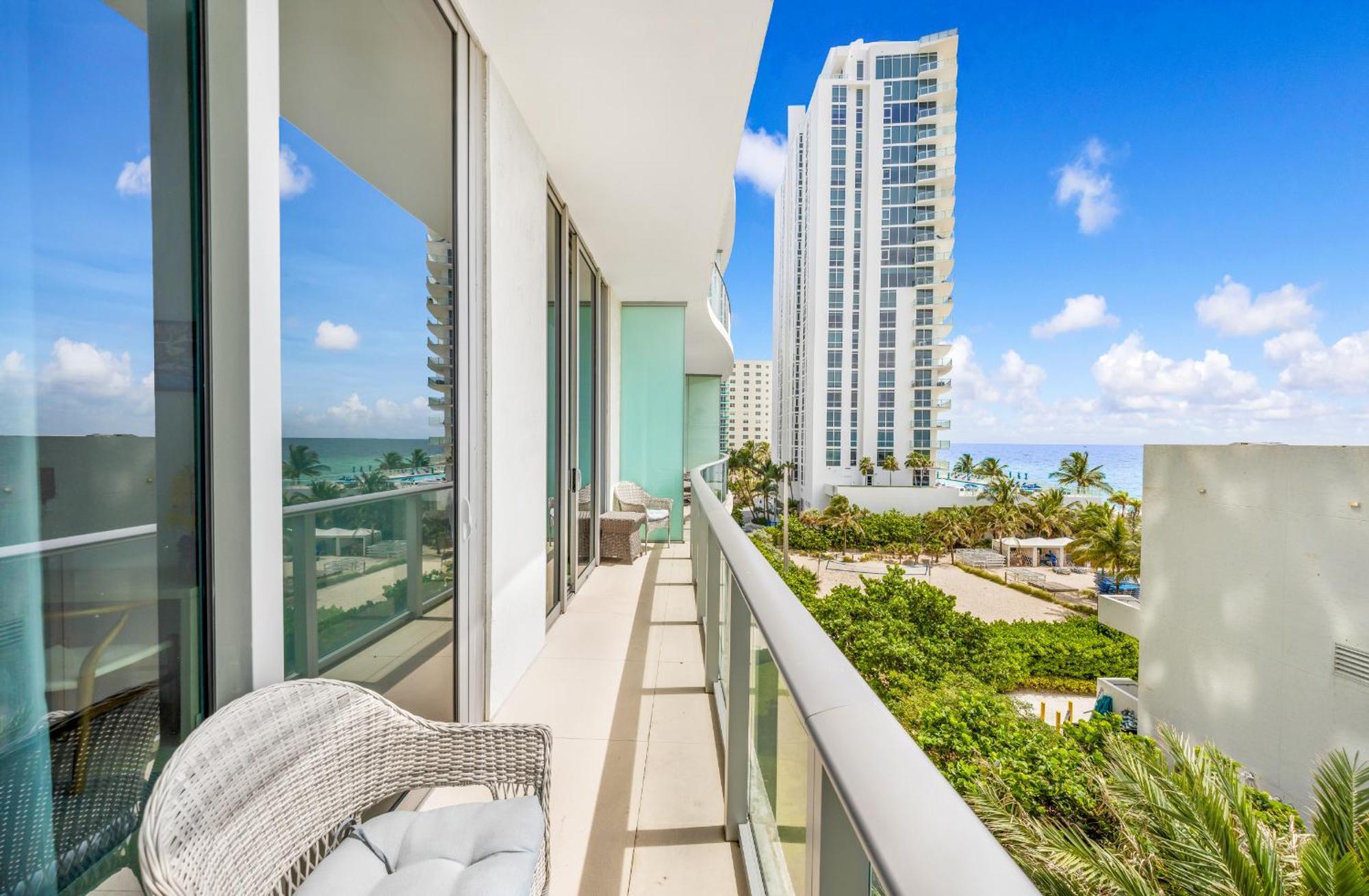 Wake Up To The Sound Of Waves In A Stylish Condo In A Luxury Resort 好莱坞 外观 照片