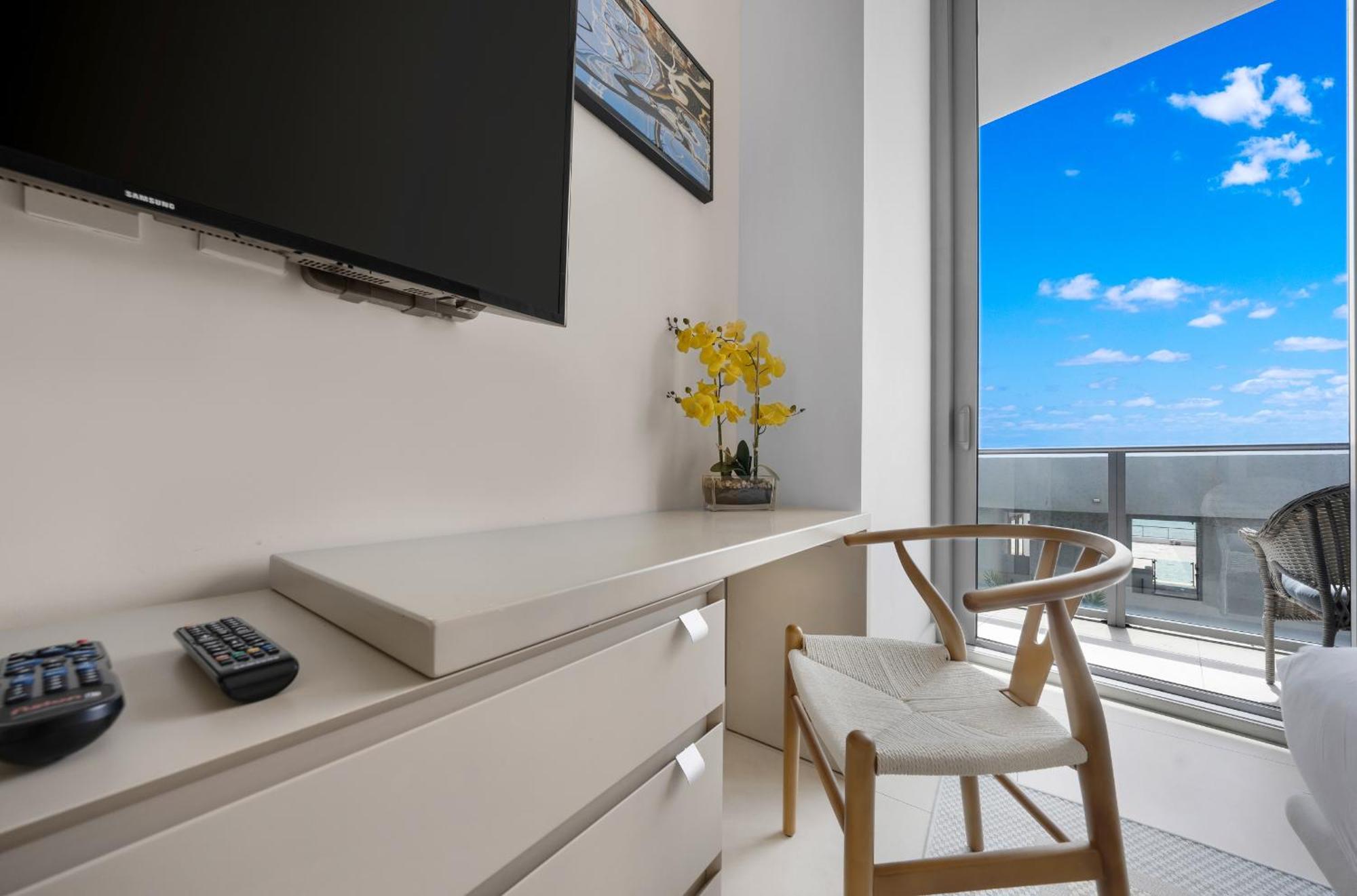 Wake Up To The Sound Of Waves In A Stylish Condo In A Luxury Resort 好莱坞 外观 照片